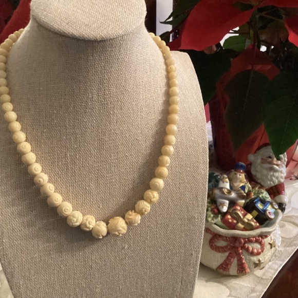 Vintage 20s Graduated Hand-Carved (probably faux) Ivory Bead Necklace (read all) - Picture 7 of 7